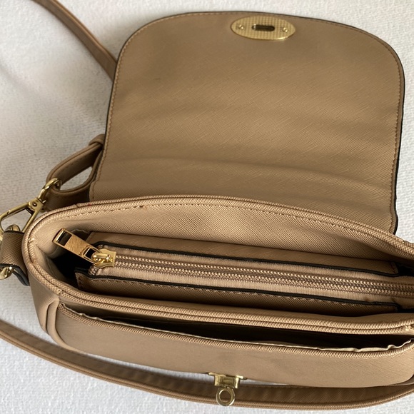 Cross-body Saddle Bag Style Purse - Picture 6 of 11